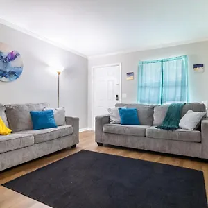 Downtown 1br With Full Kitchen, Pet-friendly Apartment
